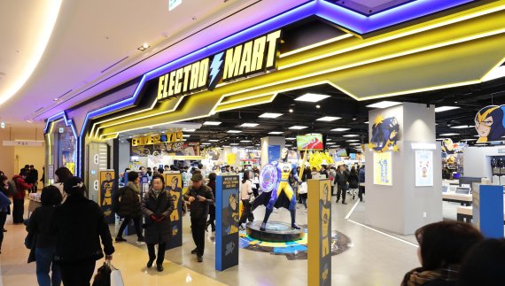 이마트가 일렉트로마트 등 소위 잘되는 전문점의 출점을 확대한다. 올해 상반기 기준 39개점을 보유한 일렉트로마트는 올 상반기 6개 점포를 출점한데 이어 하반기에도 지난 18일 오픈한 가든파이브점을 시작으로 해운대점 등 10여개점을 추가로 열 계획이다.