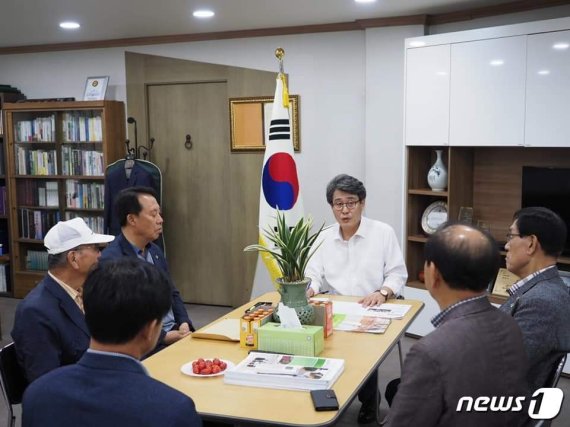 김광수 후보는 중소상공인 살리기 공약으로 민생행보에 나섰다. 사진=뉴스1 DB