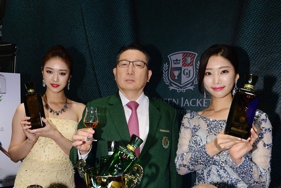 김일주 회장(가운데) © 뉴스1