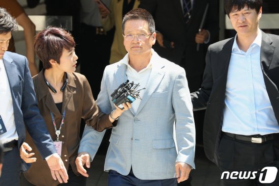 '성폭력 혐의' 윤중천 "두 번 무혐의 받은 사건 기소는 위법"