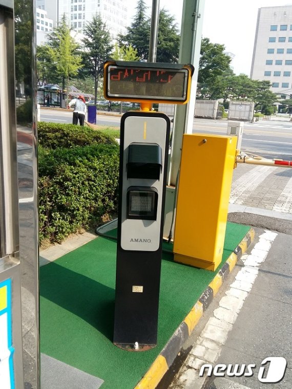9월1일부터 '8자리 자동차번호판'이 보급되는 가운데 대전시 관내 대형 주차장 차량번호인식시스템 변경완료율은 3%에 머물고 있어 시행 초기 혼란이 불가피할 전망이다. /© 뉴스1