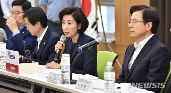 【시흥=뉴시스】 김종택 기자 = 나경원 자유한국당 원내대표가 5일 오전 경기도 시흥시 한국금형기술교육원에서 열린 현장최고위원회의에서 인사말을 하고 있다. 2019.08.05semail3778@naver.com