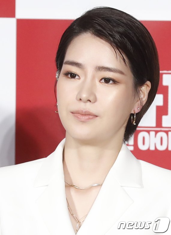 배우 임지연이 8일 서울 광진구 롯데시네마 건대입구에서 열린 영화 ‘타짜 : 원 아이드 잭’ 제작보고회에 참석해 매력을 발산하고 있다. '타짜: 원 아이드 잭'은 인생을 바꿀 기회의 카드 원 아이드 잭을 받고 모인 타짜들이 목숨을 건 한판에 올인하는 이야기를 그린 작품이다. 2019.8.8/뉴스1 © News1 권현진 기자