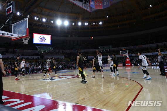 【창원=뉴시스】 최진석 기자 = 20일 오후 경남 창원실내체육관에서 '2018~2019시즌 SKT 5GX 프로농구 올스타전’이 열리고 있다. 2019.01.20.myjs@newsis.com