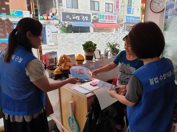 광명시 불법수입 유통식품 판매 근절 홍보단. 사진제공=광명시