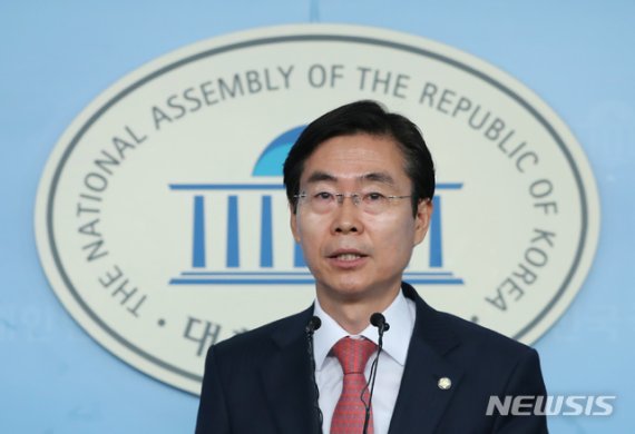 조경태 한국당 의원, 병역기피자 입국 막는 '유승준법' 발의