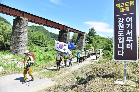 ‘DMZ 155마일 걷기’ 대원 경기도 연천군 입성. 사진제공=경기북부청