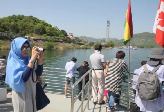 최근 일본이 한국을 화이트리스트 제외 관련, 경제적 충돌이 장기화 하자, 강원도가 일본여행 취소 관광객 등의 강원도 유치 대책을쏟아 내고 있다. 사진은 춘천 남이섬에 온 동남아 관광객. 사진=서정욱 기자