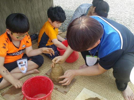 오이도 1박2일 선사캠프 활동. 사진제공=시흥시