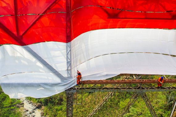 Nature activists install a big Indonesia's national flag on Cisomang bridge to celebrate the Indonesia's 74th Independence Day in Purwakarta, West Java province, Indonesia, August 17, 2019 in this photo taken by Antara Foto. Antara Foto/M Ibnu Chazar/ via REUTERS ATTENTION EDITORS - THIS IMAGE WAS P