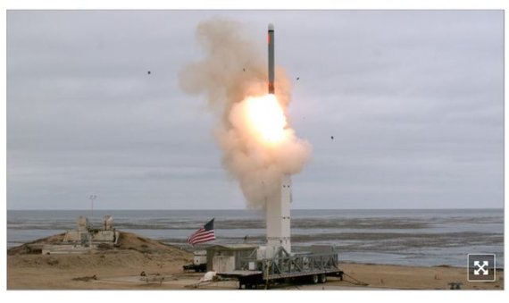 미국 국방부가 18일(현지시간) 캘리포니아주 산니콜라스섬에서 진행했다고 밝힌 중거리 미사일 발사 시험 모습.뉴시스