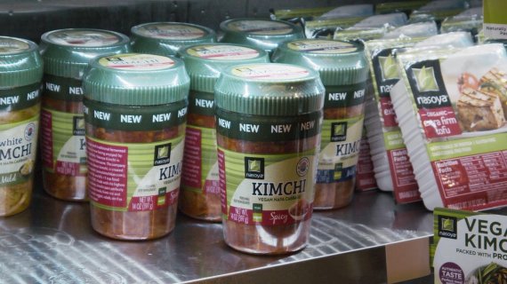 풀무원 김치가 미국 최대 유통매장인 월마트(Walmart)에 이어 제2유통인 크로거(Kroger) 등 총 1만개 매장에서 판매되고 있다. 풀무원 제공