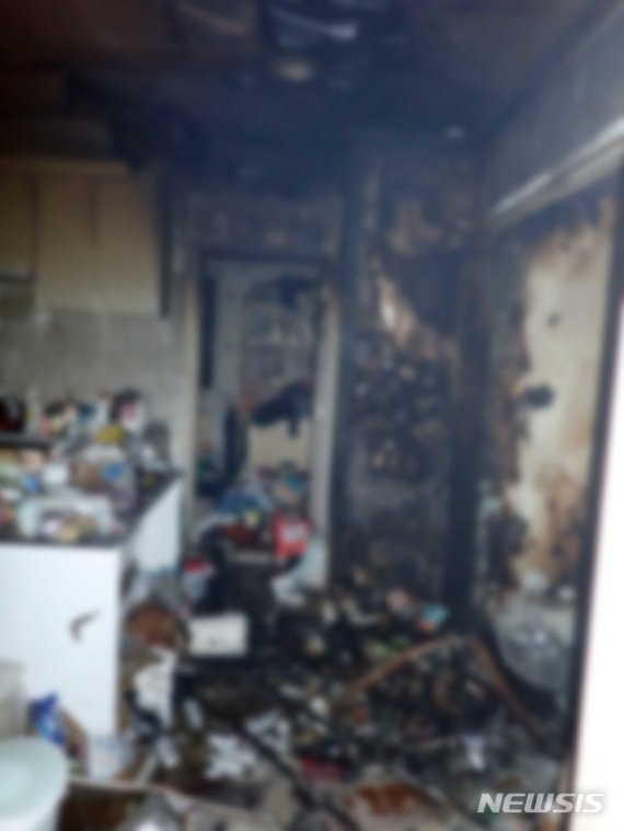 부산 다세대주택 화재…10여명 대피