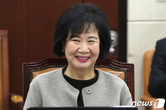 '목포 투기의혹' 손혜원 내일 첫 재판…'보안문건' 인정될까