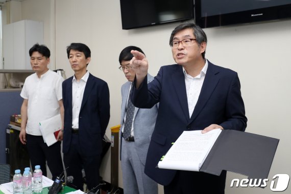 시험문제 유출 의혹이 제기된 광주 고려고 측이 광주시교육청에서 교육청 감사 결과를 반박하고 있다. 2019.8.22 /뉴스1 © News1 한산 기자