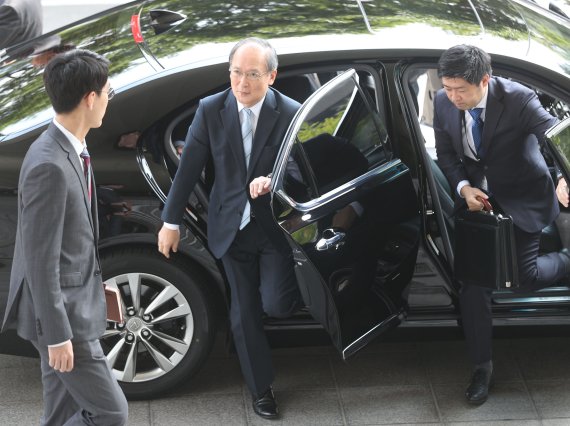 나가미네 야스마사 주한일본대사가 28일 오전 서울 도렴동 외교부로 초치되고 있다. 사진=서동일 기자