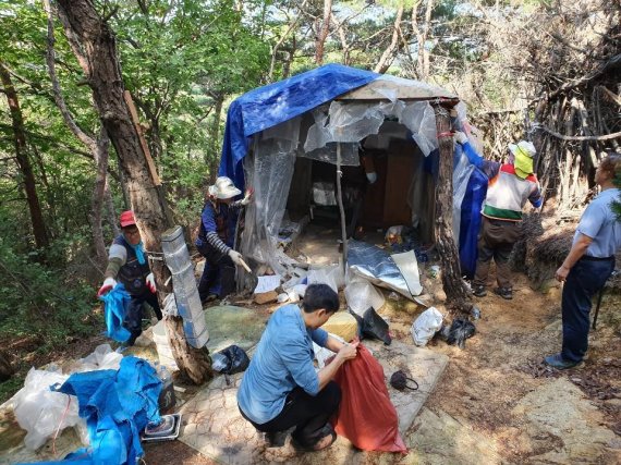 안양시 ‘삼성산 흉물’ 움막 전격철거