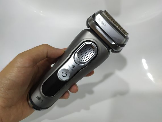 브라운 ‘뉴 시리즈 9’ 써보니.. 자극 없고 배터리 끝판왕