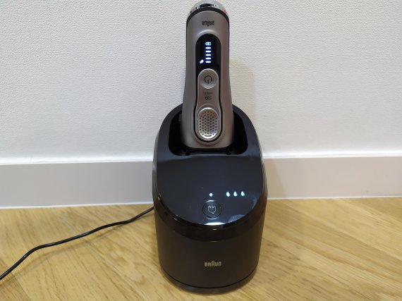 브라운 ‘뉴 시리즈 9’ 써보니.. 자극 없고 배터리 끝판왕