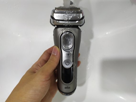 브라운 ‘뉴 시리즈 9’ 써보니.. 자극 없고 배터리 끝판왕