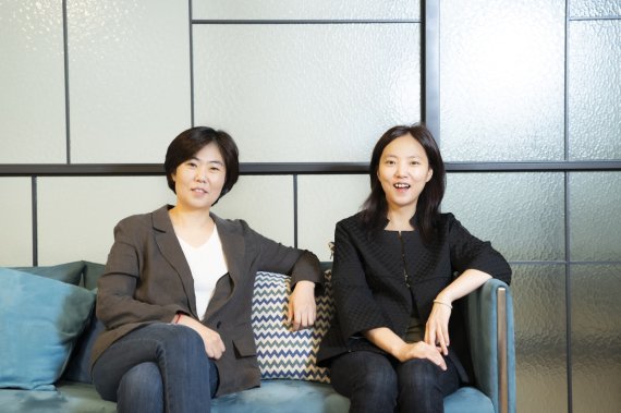 '호텔 델루나' 홍자매 홍정은(왼쪽), 홍미란 인터뷰/tvN 제공 © 뉴스1
