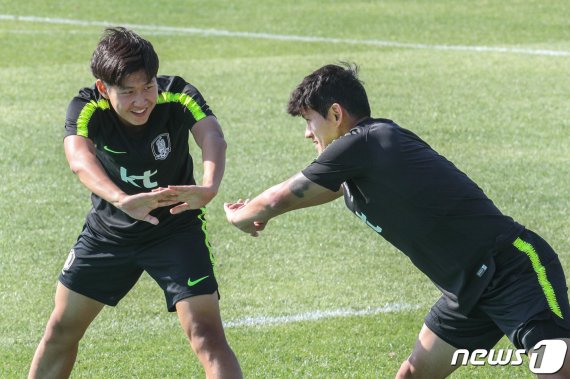 축구 국가대표팀 이강인이 3일 오후(한국시간) 터키 이스탄불 파티흐 테림 연습경기장에서 훈련을 하고 있다. 벤투 감독이 이끄는 대표팀은 오는 5일 터키 이스탄불에서 조지아와 친선 경기를 갖고 10일 투르크메니스탄 아시바가트에서 2022 카타르 월드컵 아시아 지역 2차 예선 첫 경기를 치른다. 2019.9.3/뉴스1 © News1 성동훈 기자 /사진=뉴스1