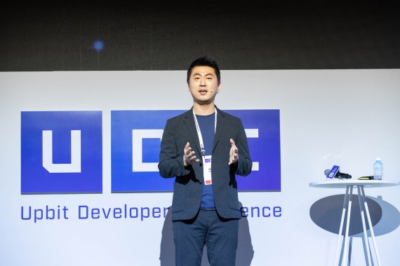 김종윤 야놀자 온라인 부문 대표가 5일 그랜드 하얏트 인천에서 열린 '업비트 개발자 컨퍼런스(UDC) 2019' 기조연설에서 강연하고 있다.