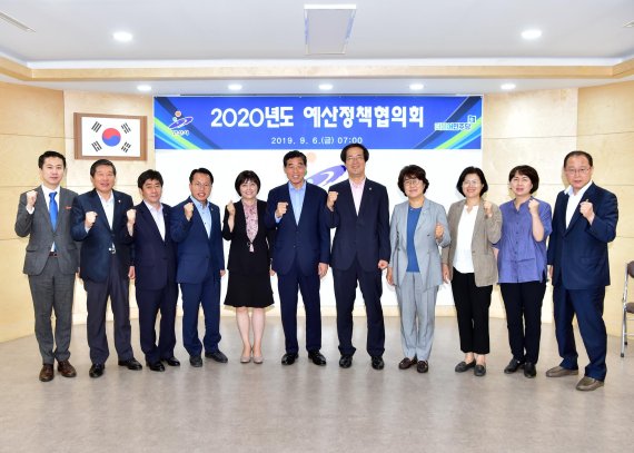 안산시 ‘2020년도 예산정책협의회’ 기념촬영. 사진제공=안산시