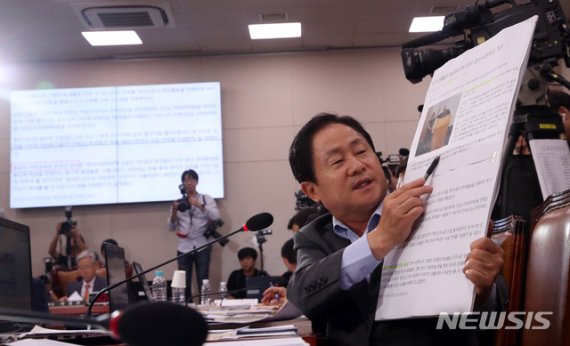 경찰 ‘조국 딸 생기부 열람’ 한영외고 직원 참고인 조사