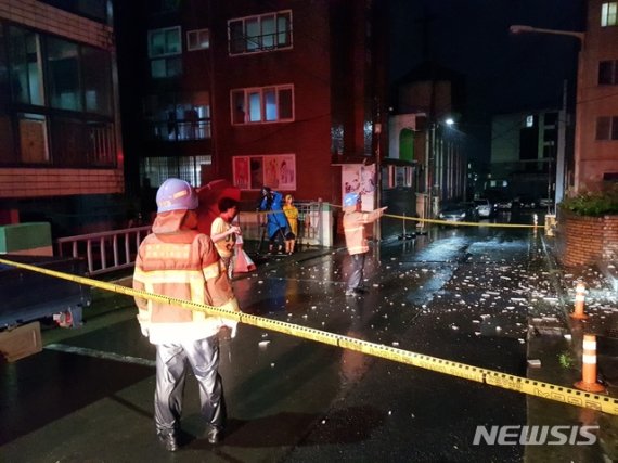 태풍 '링링' 제주 근접…지붕·유리창 파손 등 피해 잇따라 - 파이낸셜뉴스