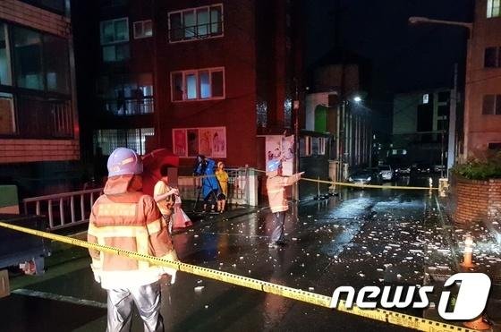 태풍 ‘링링’ 매미·루사급…건물외벽 떨어지고 유리창 ‘와장창’