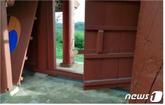 링링으로 유형문화재인 보령 충청수영의 내삼문이 탈락된 모습. © 뉴스1