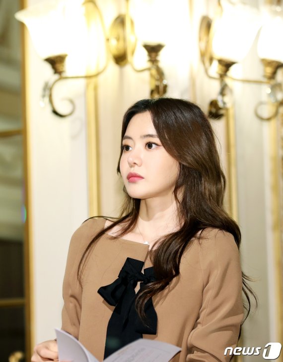 성우 서유리가 9일 서울시 강남구 임피리얼 팰리스 서울에서 열린 OCN 새 수목 오리지널 ‘달리는 조사관’ 제작발표회에 MC로 참석해 매력을 발산하고 있다. ‘달리는 조사관’은 평범한 인권증진위원회 조사관들이 그 누구도 도와주지 못했던 억울한 사연을 가진 사람들을 위해 싸워나가는, 사람 공감 통쾌극이다. 2019.9.9./뉴스1 © News1 권현진 기자