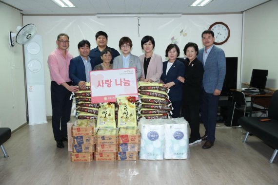 고양시의회 복이든요양원 방문. 사진제공=고양시의회