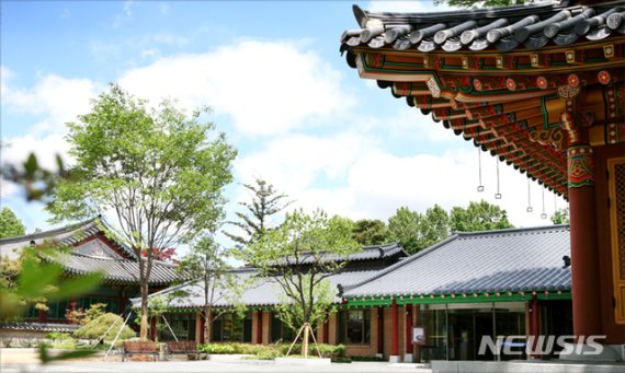 【서울=뉴시스】메이필드호텔 '낙원'