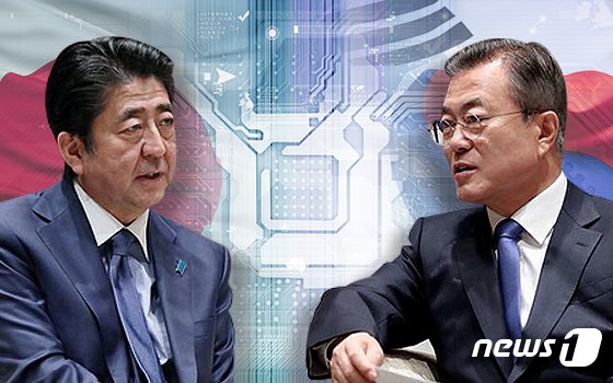 문재인 대통령과 아베 신조 일본 총리. © News1 최수아 디자이너