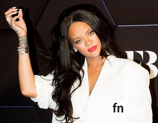 [포토] 리한나(Rihanna), ‘시선강탈하는 타투와 네일’