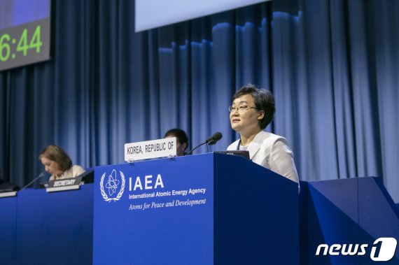 문미옥 과학기술정보통신부 1차관이 16일 오후(현지시간) 오스트리아 비엔나 국제원자력기구(IAEA) 본부에서 열린 제63차 국제원자력기구(IAEA) 정기 총회에서 171개 회원국 대표들이 모인 가운데 기조연설을 하고 있다. (과학기술정보통신부 제공) 2019.9.17/뉴스1