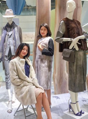 현대백화점 무역센터점은 오는 22일까지 10층 문화홀에서 '여성의류 모피 특가전'을 진행한다.