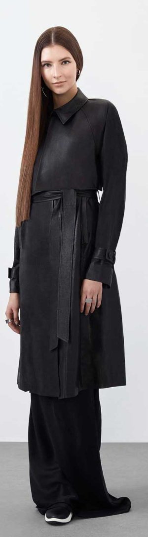 CJ ENM 오쇼핑부문의 대표 패션브랜드 VW베라왕은 지난달부터 신상품을 본격적으로 론칭했다.