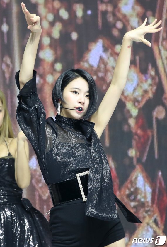 걸그룹 트와이스(TWICE) 채영이 23일 서울 광진구 Yes24 라이브홀에서 열린 미니 8집 'Feel Special' 발매 기념 쇼케이스에 참석해 신곡을 선보이고 있다. 2019.9.23./뉴스1 © News1 권현진 기자