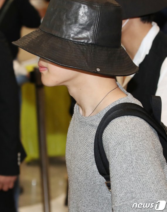 그룹 방탄소년단(BTS) 지민이 24일 오전 해외 일정을 마치고 인천국제공항을 통해 입국하고 있다. 2019.9.24/뉴스1 © News1 권현진 기자