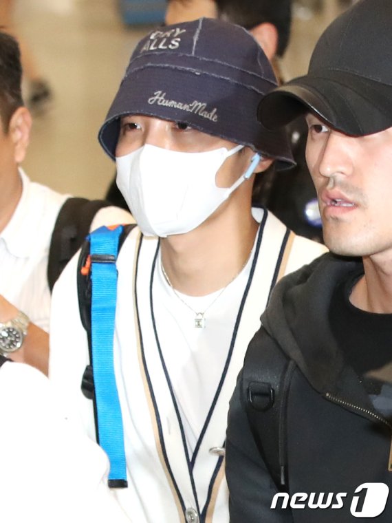 그룹 방탄소년단(BTS) 제이홉이 24일 오전 해외 일정을 마치고 인천국제공항을 통해 입국하고 있다. 2019.9.24/뉴스1 © News1 권현진 기자