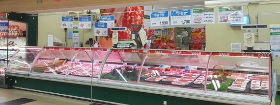 24일 김포시 통진읍 소재 한 마트의 정육코너가 한산하다. 사진=전민경 인턴기자