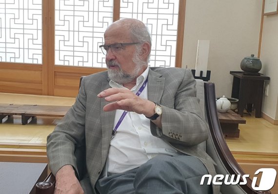 네어 교수는 올해 유력한 노벨생리의학상 수상 분야로 '광유전학'과 '유전자 가위 크리스퍼'를 꼽았다.© 뉴스1 최소망 기자