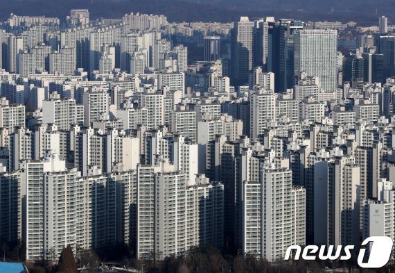 지난달 서울 주택거래 40% 급감...분양가 상한제 직격탄