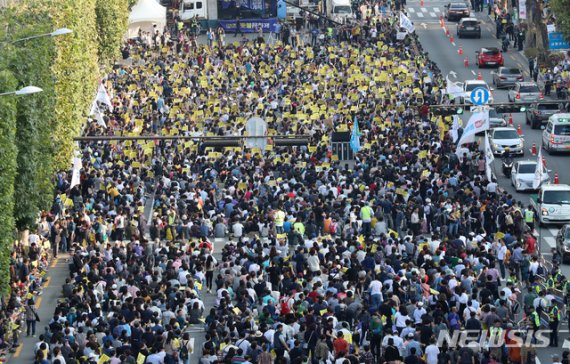 검찰 심장부 점령한 '검찰개혁 촛불'…"50만명 넘었다"
