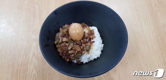 충북 영동군의 대표음식 '영표덮밥'© 뉴스1