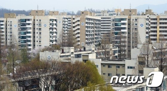 서울 강동구 둔촌주공아파트단지의 모습. 뉴스1