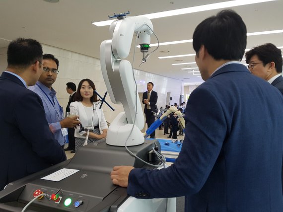 큐렉소 독자개발 의료로봇, 국제 무대서 잇달아 선봬